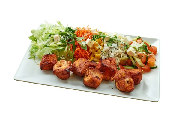 Quels conseils pour préparer des brochettes de tofu marinées grillées et savoureuses?