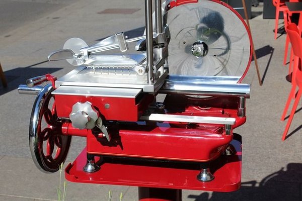 Boostez votre cuisine avec une trancheuse professionnelle efficace